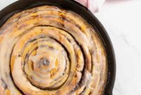 Irresistible Skillet Cinnamon Roll Bake