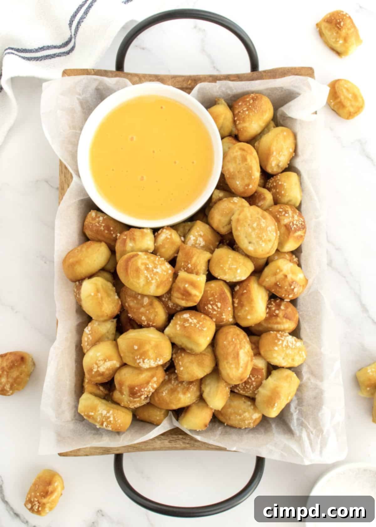 Warm Pretzel Bites & Gooey Cheese Dip 1 featured 22172