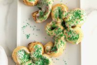 Lucky St. Patrick’s Day Cinnamon Rolls