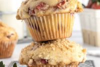 Delectable Strawberry Streusel Muffins