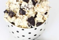 Decadent Cookies and Cream Popcorn