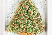 Pull-Apart Christmas Tree Cinnamon Rolls