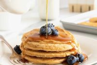 Simple 5-Ingredient Flourless Protein Pancakes