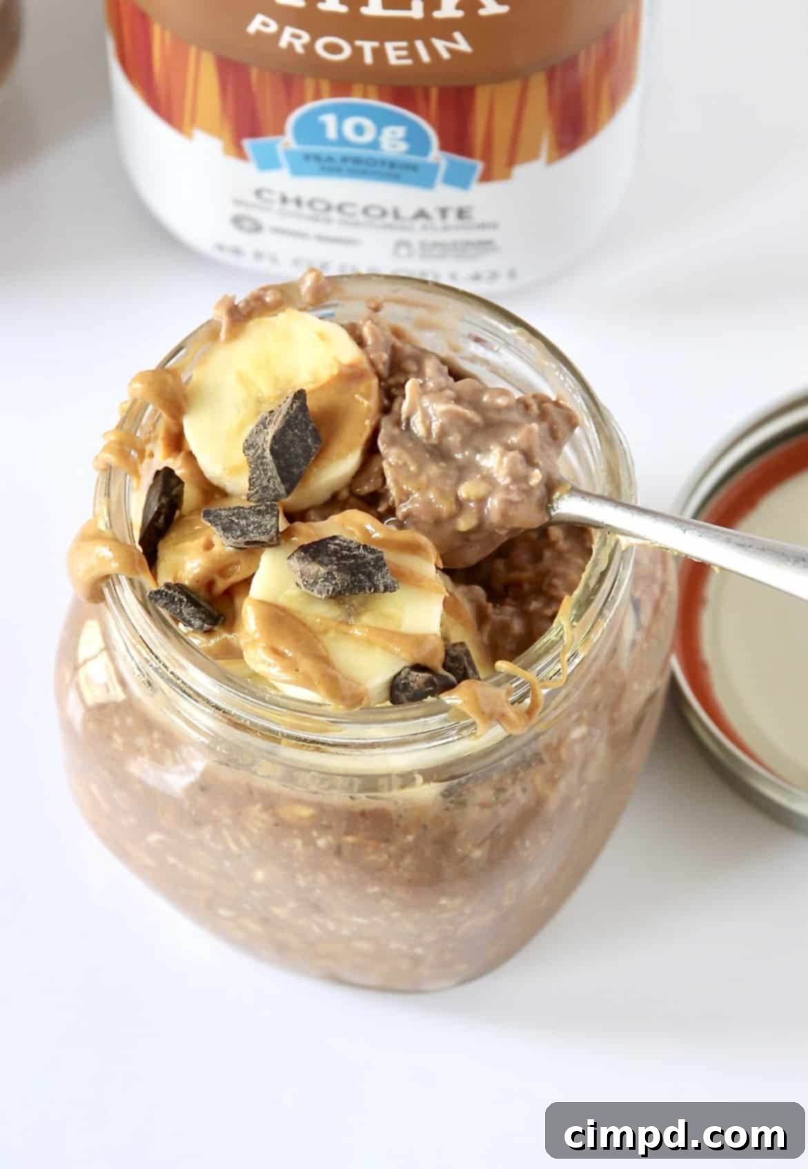Power-Packed Chocolate Peanut Butter Banana Overnight Oats 3 Close-up of creamy Chocolate Peanut Butter Banana Protein Overnight Oats in a jar